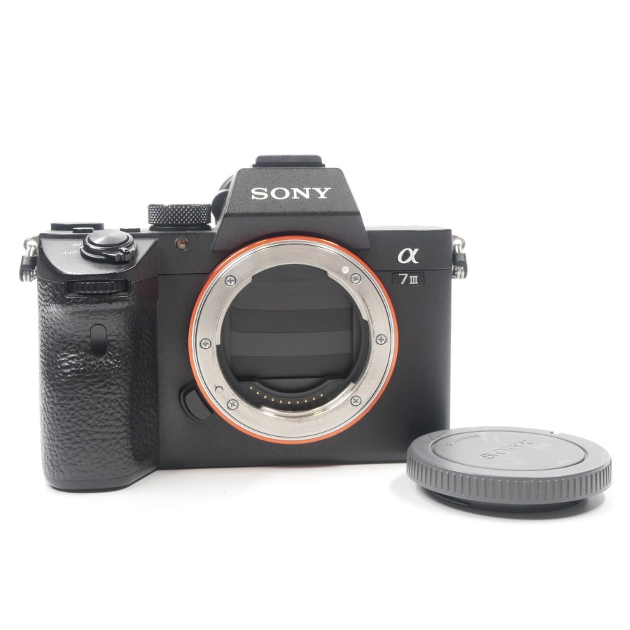 Sony A 7 III (ILCE-7M3) Vollformat Systemkamera – Gehäuse mit Akku und Ladegerät – Gebraucht, geprüft Sony A 7 III (ILCE-7M3) Vollformat Systemkamera – Gehäuse mit Akku und Ladegerät – Gebraucht, geprüft